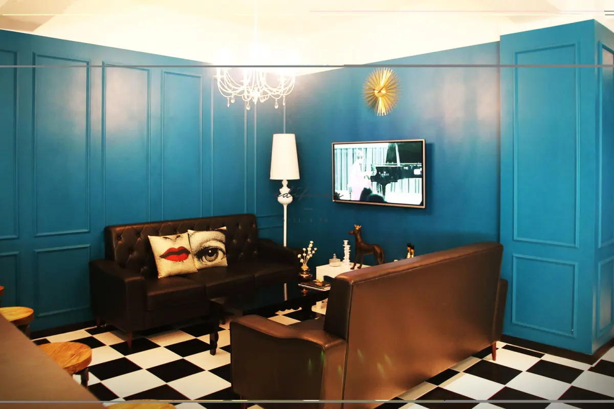 틸블루 웨인스코팅이 돋보이는 클래식 피아노학원 인테리어